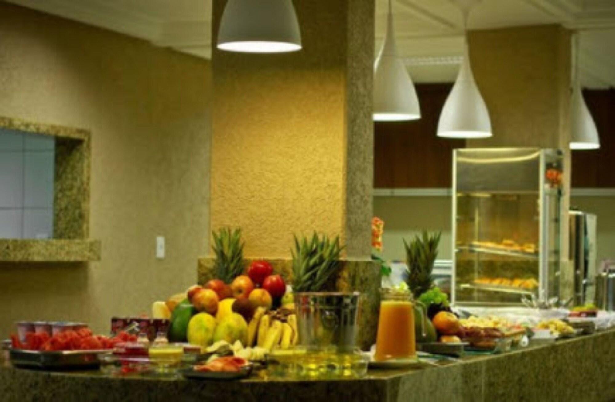 Hotel Saron Luziânia Екстериор снимка