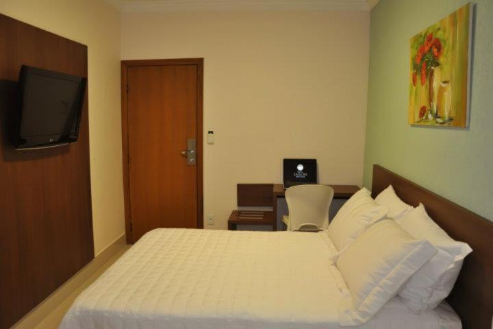 Hotel Saron Luziânia Екстериор снимка