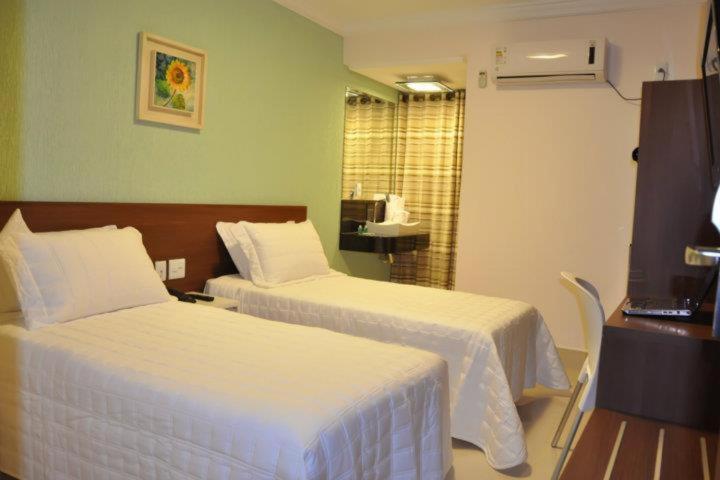 Hotel Saron Luziânia Екстериор снимка